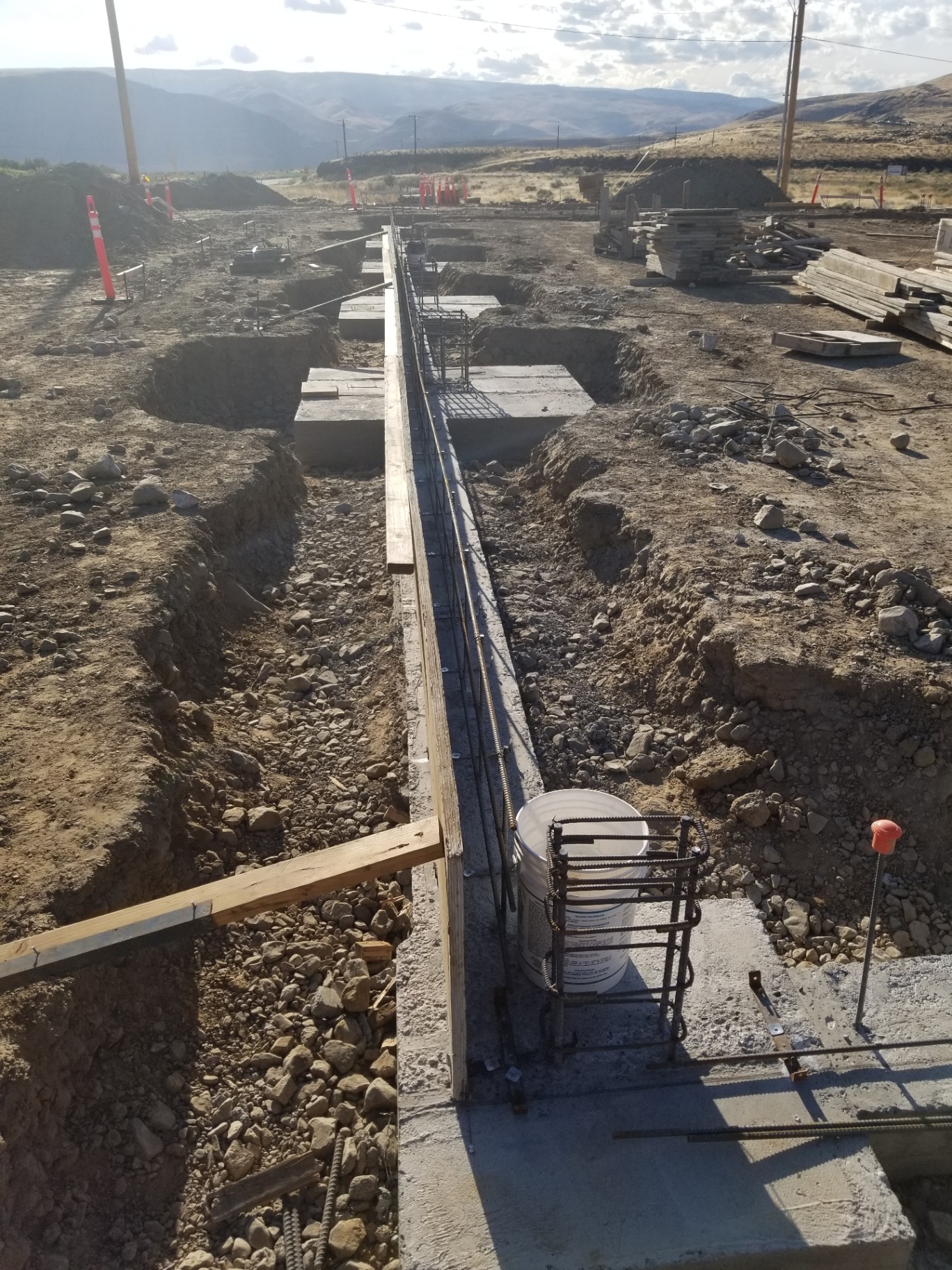 Stem wall running between column footings