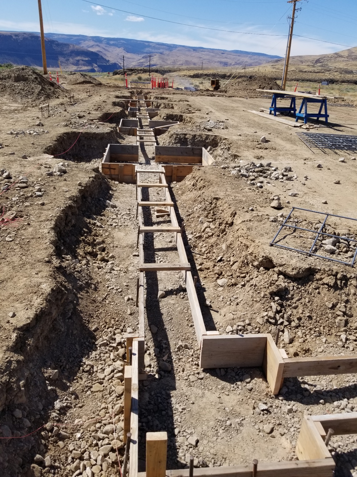 Footing layout with column pads and rebar mats