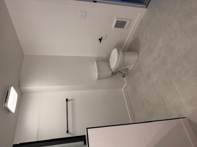 Chelan WA bathroom remodel — tiled toilet alcove with matte black accessories